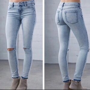 Bullhead mid rise skinniest ankle raw hem Jeans Size 30